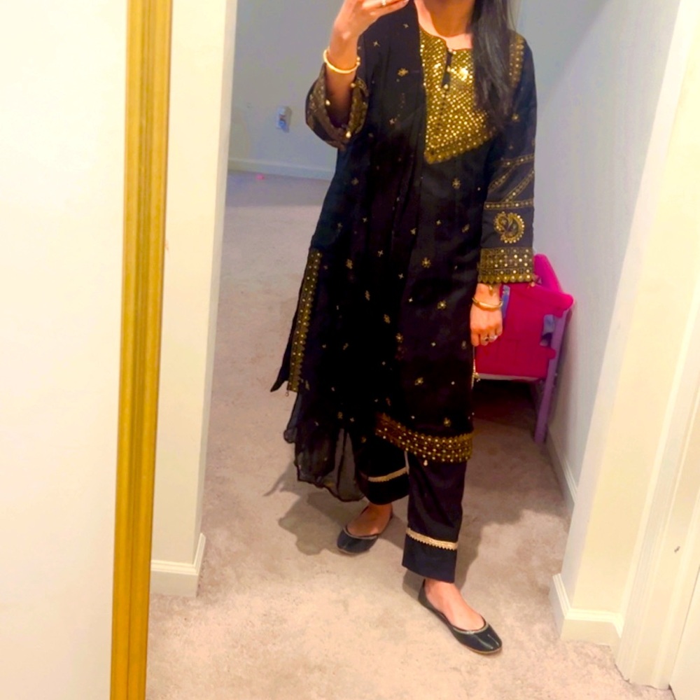 Pakistani 

Fancy salwar kameez